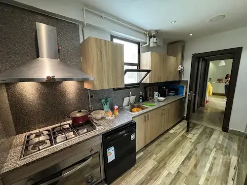 دوبلكس للإيجار في إيستاون – حديقة خاصة كبيرة