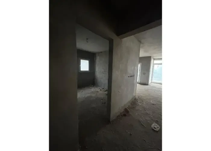 دوبلكس للبيع نصف تشطيب في هايد بارك