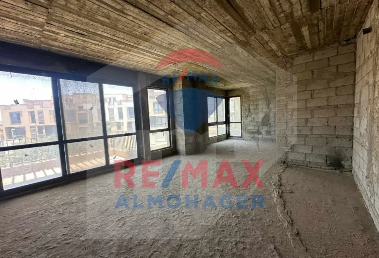 Prime Corner Upper Duplex + Penthouse | Bahary Westown