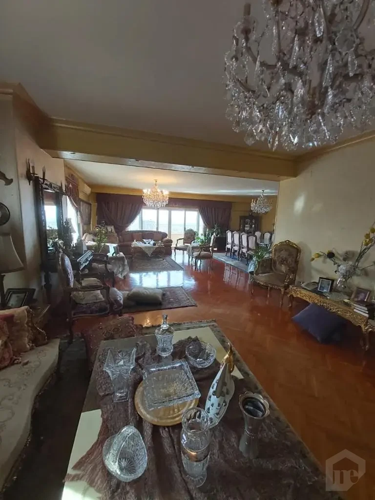 شقة كورنر واسعة للبيع في المنيل | 300 متر | إطلالة بانورامية على النيل