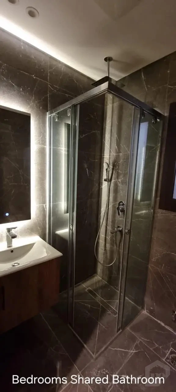 Family Apartment for Rent in Beverly Hills – One 16