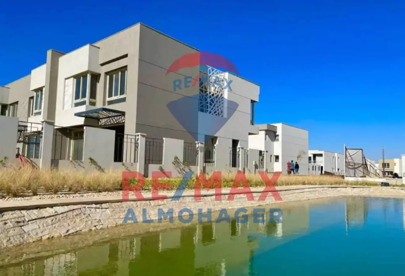 للبيع تاون هاوس كورنر في بادية بالم هيلز – جاهز للسكن