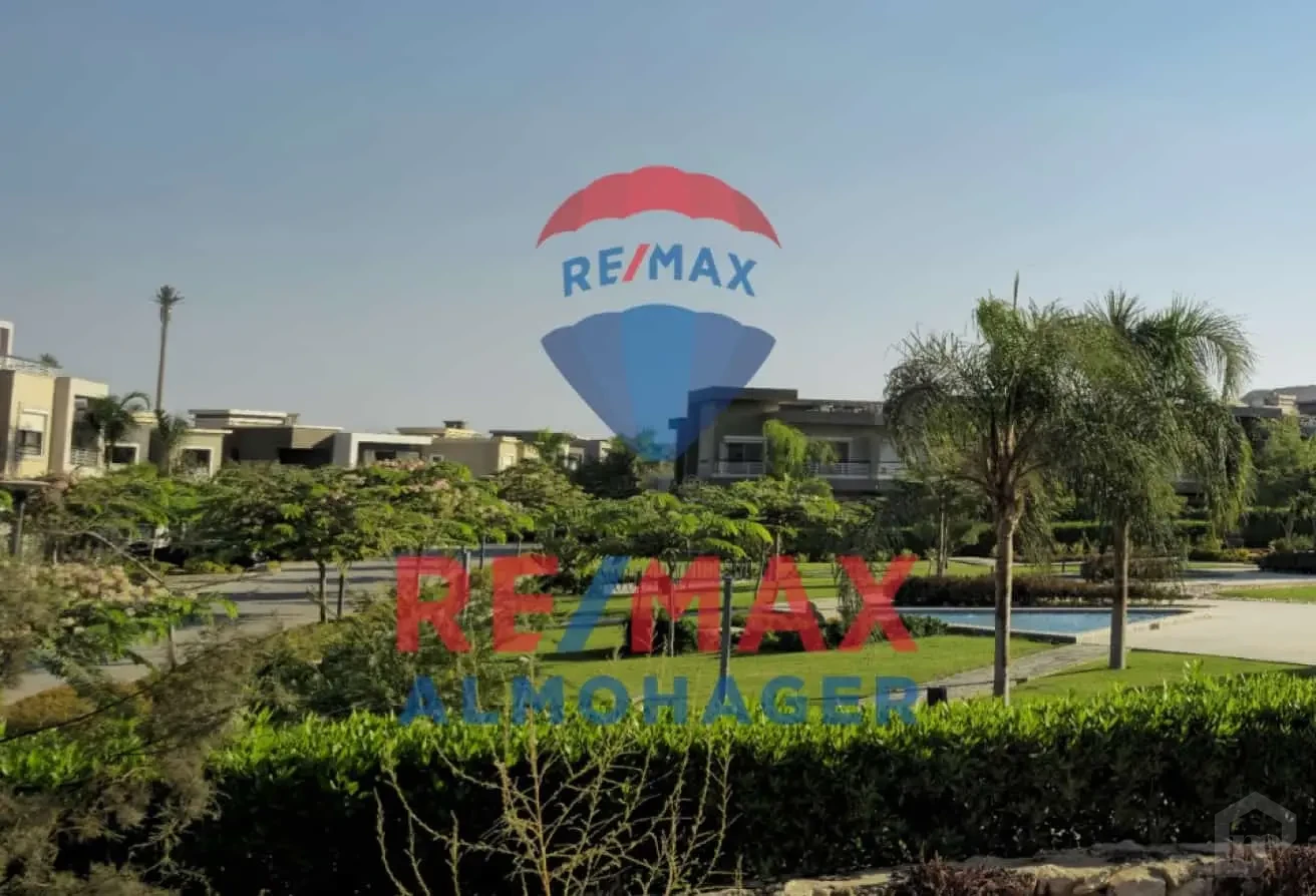 فرصة نادرة: بارك فيلا صف ثاني جولف بإطلالة ساحرة على البحيرة