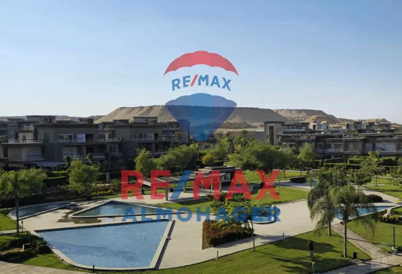 بارك فيلا فاخرة – موقع مميز صف ثاني جولف وفيو مفتوح على الليك