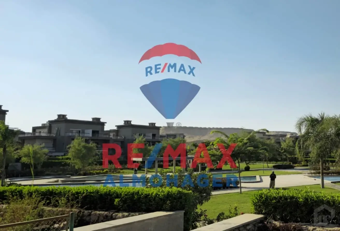 امتلك بارك فيلا حصرية بإطلالة جولف وجانب البحيرة