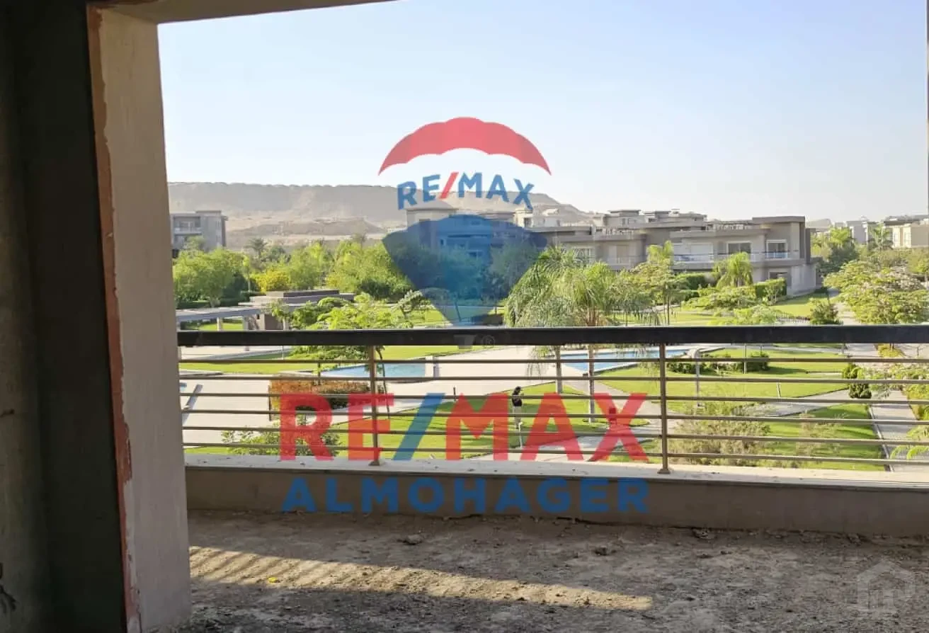 بارك فيلا للبيع – صف ثاني جولف مع فيو بانورامي على البحيرة