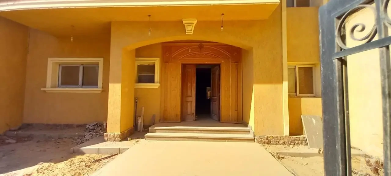 فيلا فاميلي هاوس للبيع في لوروا – التجمع الخامس