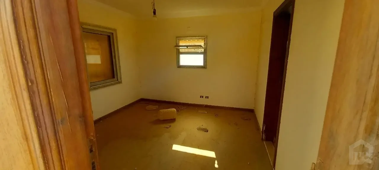 فيلا فاميلي هاوس للبيع في لوروا – التجمع الخامس