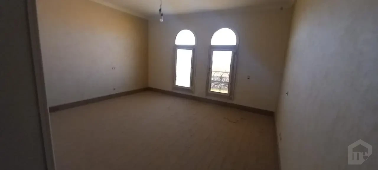 فيلا فاميلي هاوس للبيع في لوروا – التجمع الخامس