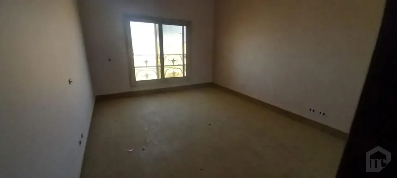 فيلا فاميلي هاوس للبيع في لوروا – التجمع الخامس