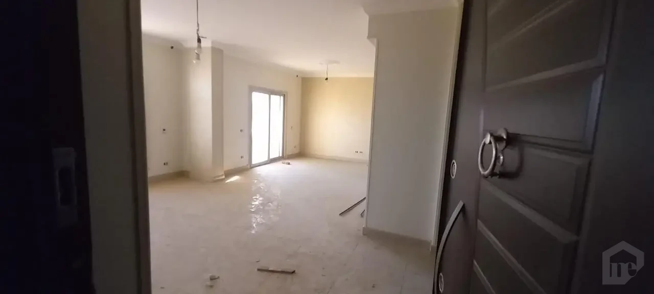 فيلا فاميلي هاوس للبيع في لوروا – التجمع الخامس