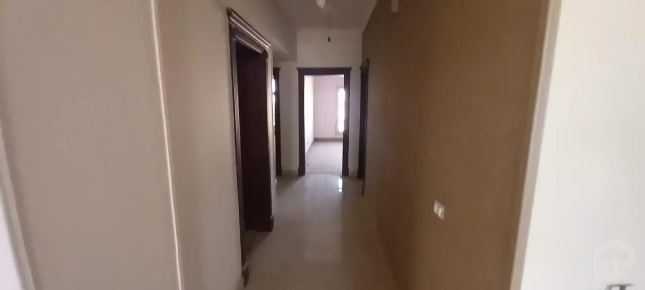 فيلا فاميلي هاوس للبيع في لوروا – التجمع الخامس