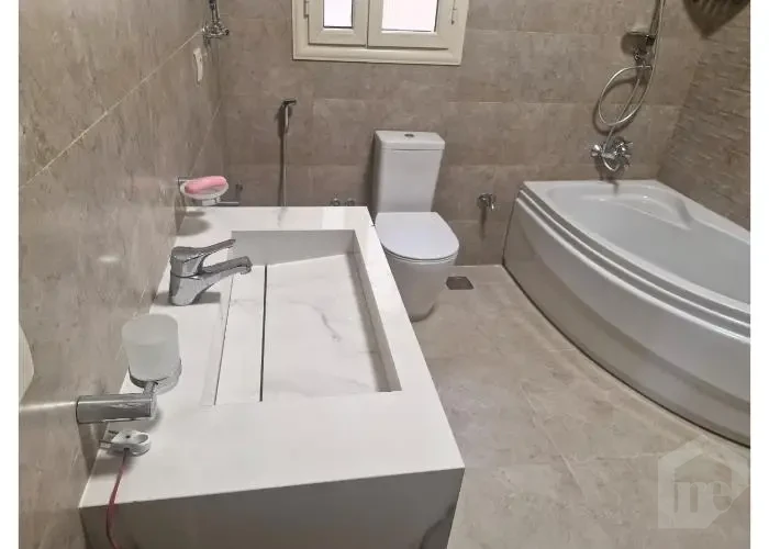 للايجار شقة بالمطبخ والتكيفات اول استخدام البنفسج