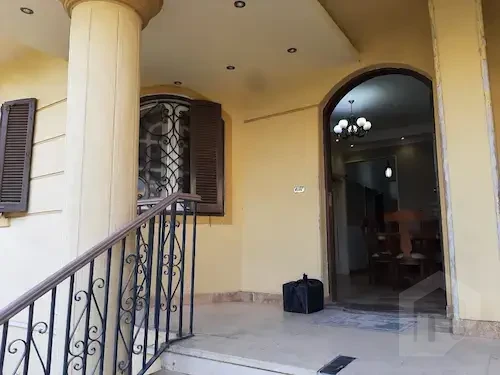 شقة إدارية للإيجار أرضي مرتفع أمام نادي بتروسبورت