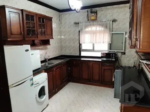 فرصة للإيجار: شقة إدارية أرضي مرتفع مع مدخل خاص