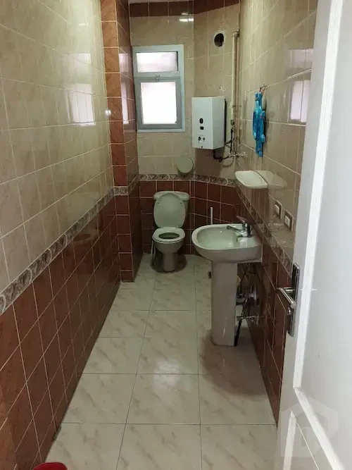 شقة إدارية للإيجار أرضي مرتفع أمام نادي بتروسبورت