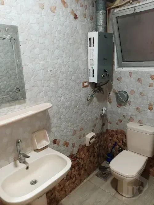 شقة إدارية للإيجار أرضي مرتفع أمام نادي بتروسبورت