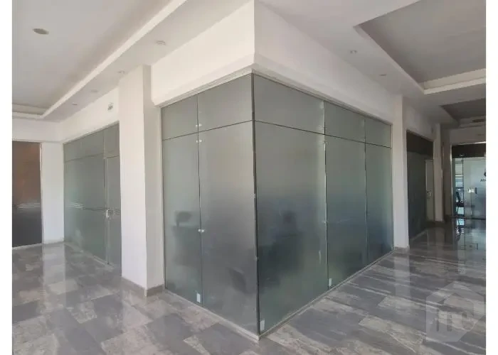 للايجار مكتب 55م مفروش علي شارع ال90 الجنوبي