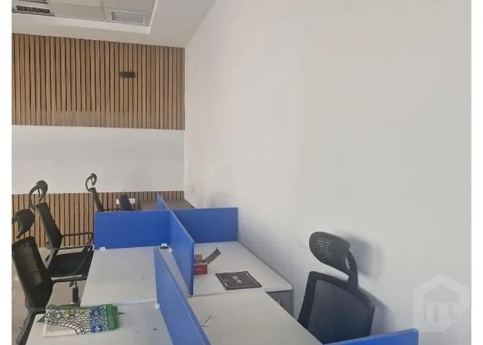 للايجار مكتب 55م مفروش علي شارع ال90 الجنوبي