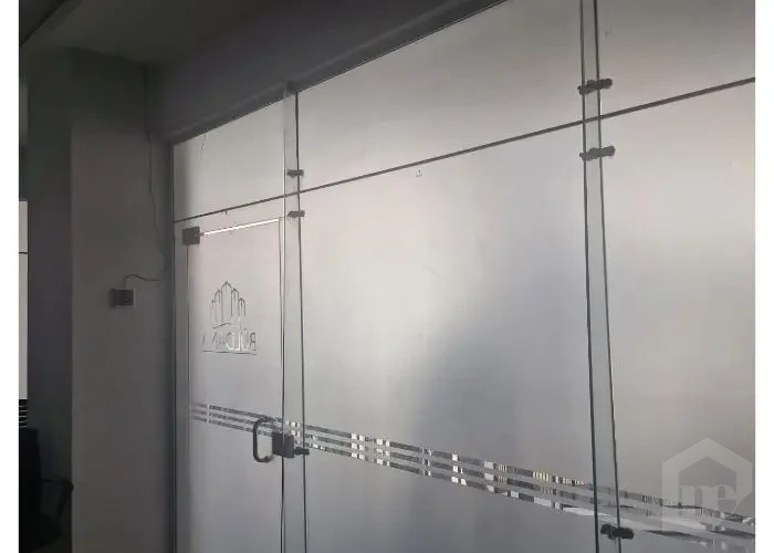 للايجار مكتب 55م مفروش علي شارع ال90 الجنوبي