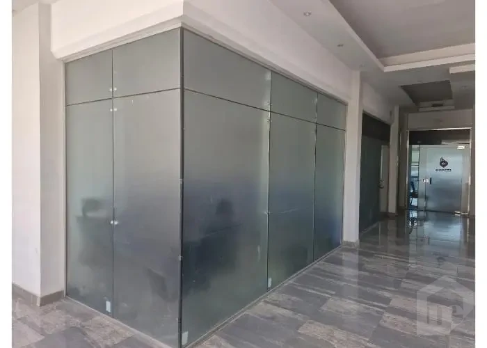 للايجار مكتب 55م مفروش علي شارع ال90 الجنوبي