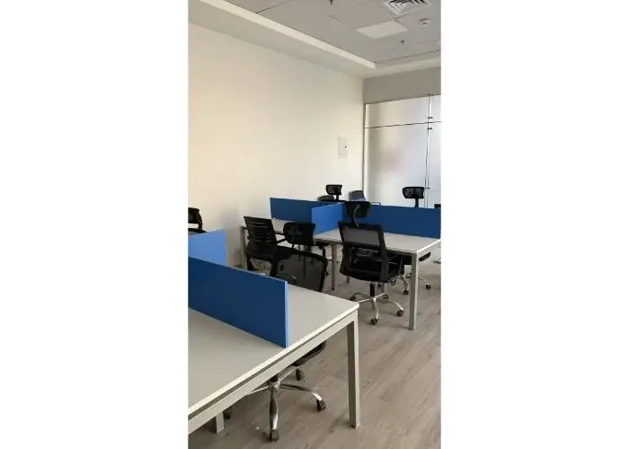 للايجار مكتب 55م مفروش علي شارع ال90 الجنوبي