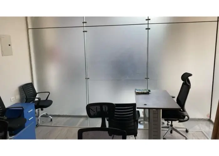 للايجار مكتب 55م مفروش علي شارع ال90 الجنوبي