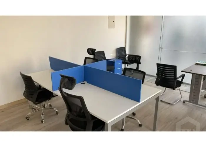 للايجار مكتب 55م مفروش علي شارع ال90 الجنوبي