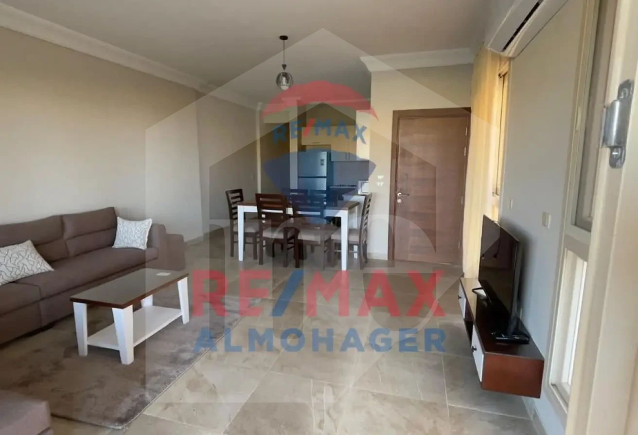 3 Min Walk to the Beach – Ground Floor Unit with Garden – La Vista