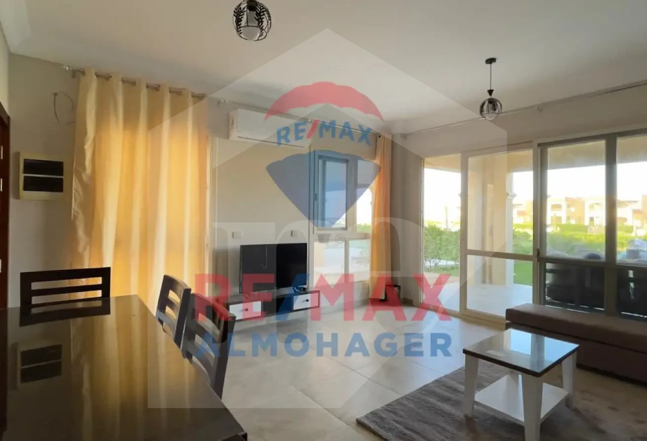 Enjoy Your Summer! Ground Unit with Garden – La Vista for Rent