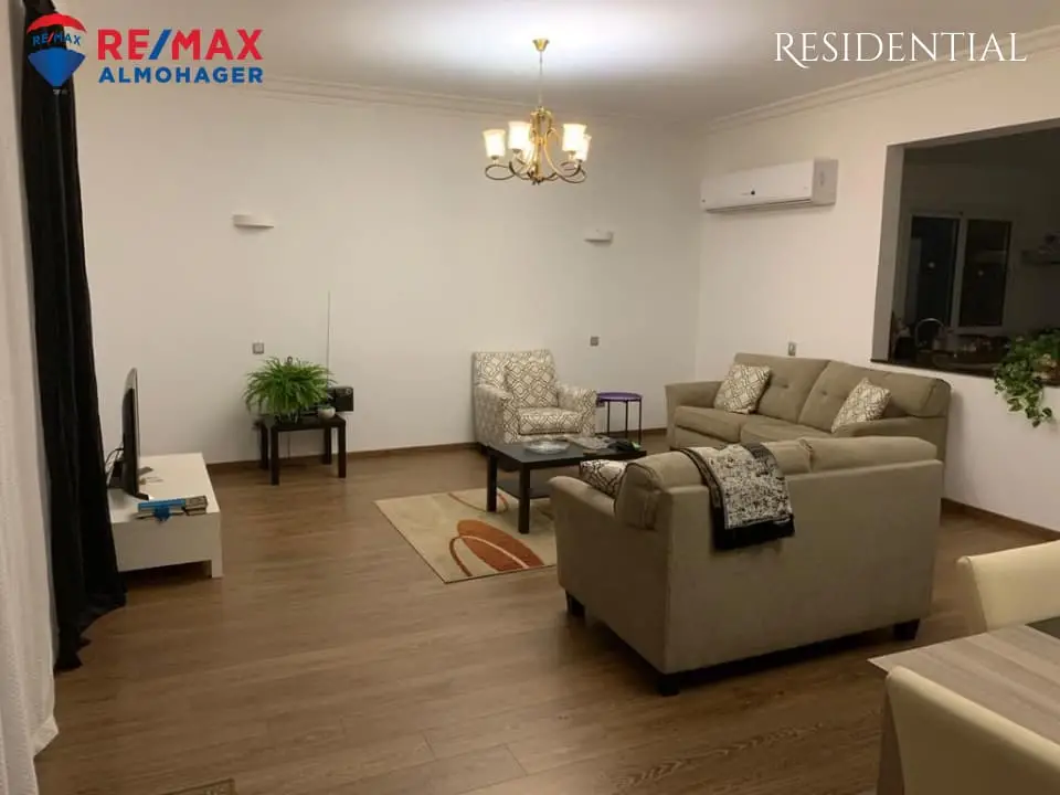 تاون هاوس راقٍ في ويست تاون | للإيجار – مطبخ راكب