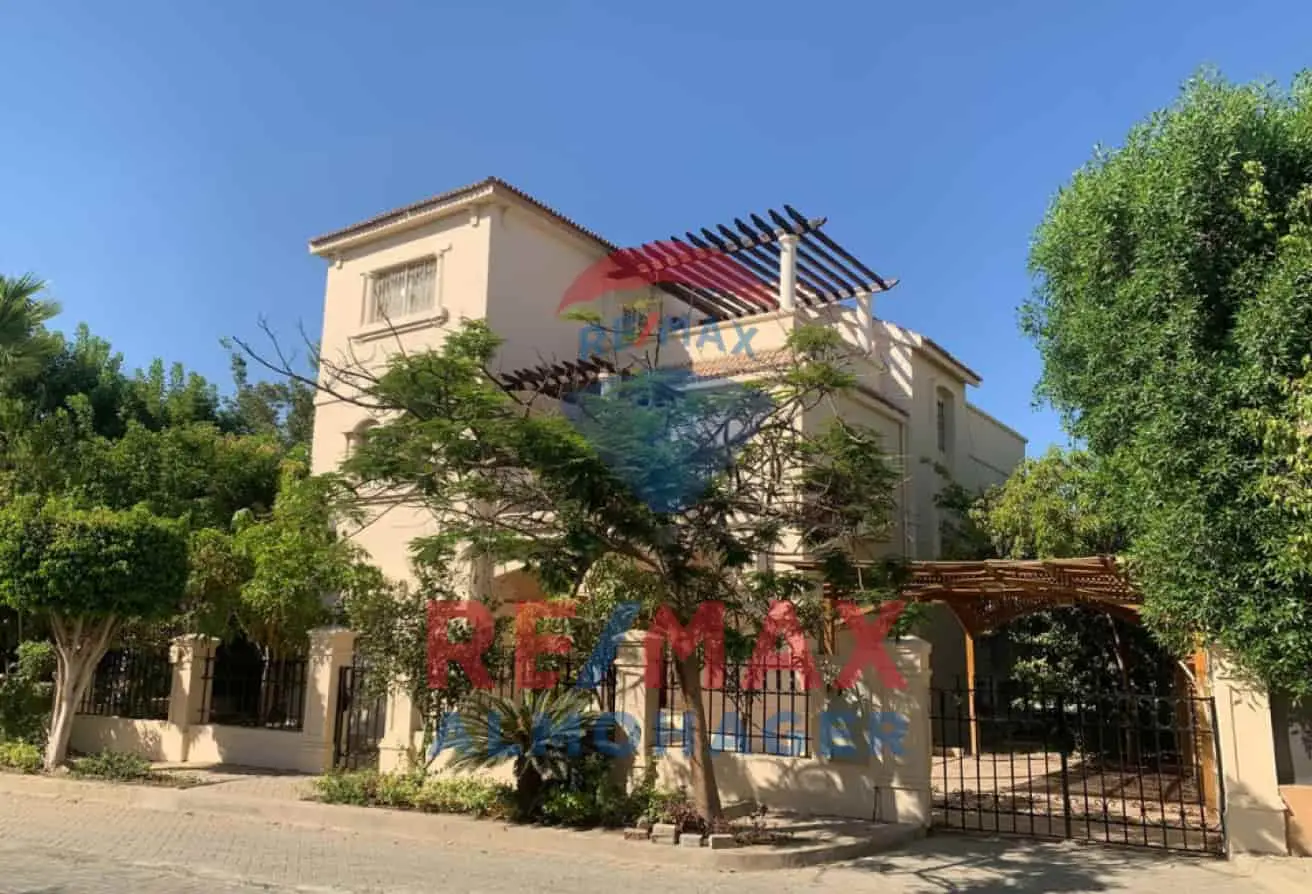 For Rent ,Luxury Villa in Darah Gardens Compound - 6 October City  ,Fully Furnished Near to Shooting Club and Mall of Arabia, Privet Pool Overlooking Green Park