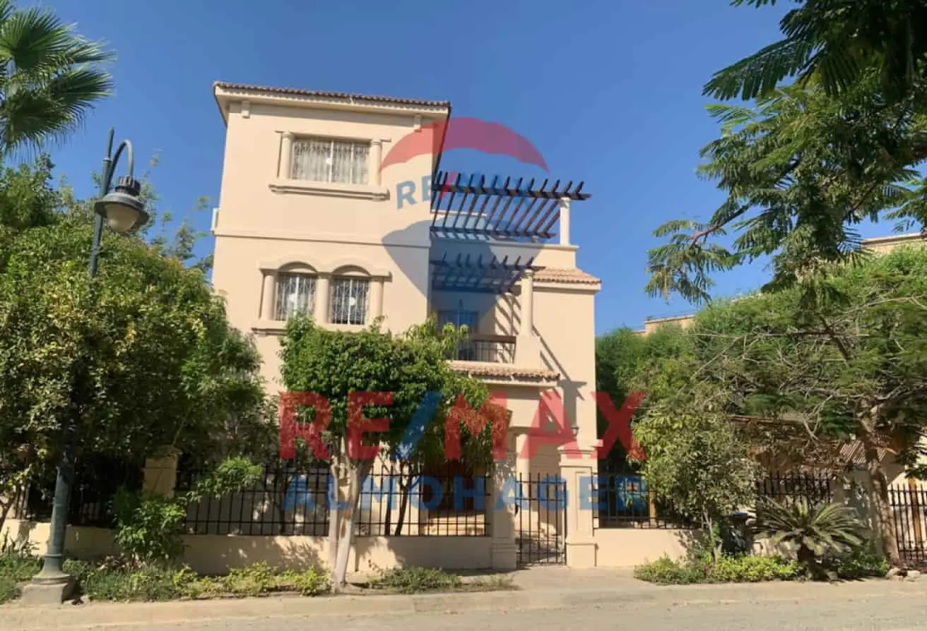 For Rent ,Luxury Villa in Darah Gardens Compound - 6 October City  ,Fully Furnished Near to Shooting Club and Mall of Arabia, Privet Pool Overlooking Green Park