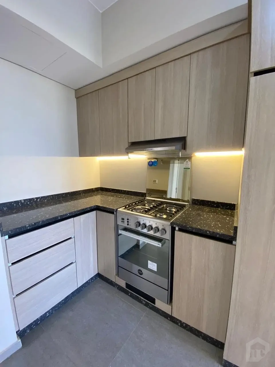 For Rent – Middle Townhouse | With Kitchen & ACs Included | O West