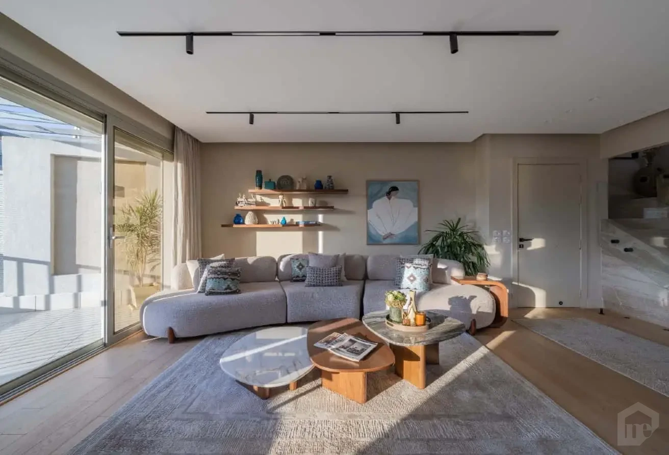 Elegant Penthouse with Stunning Views in City View