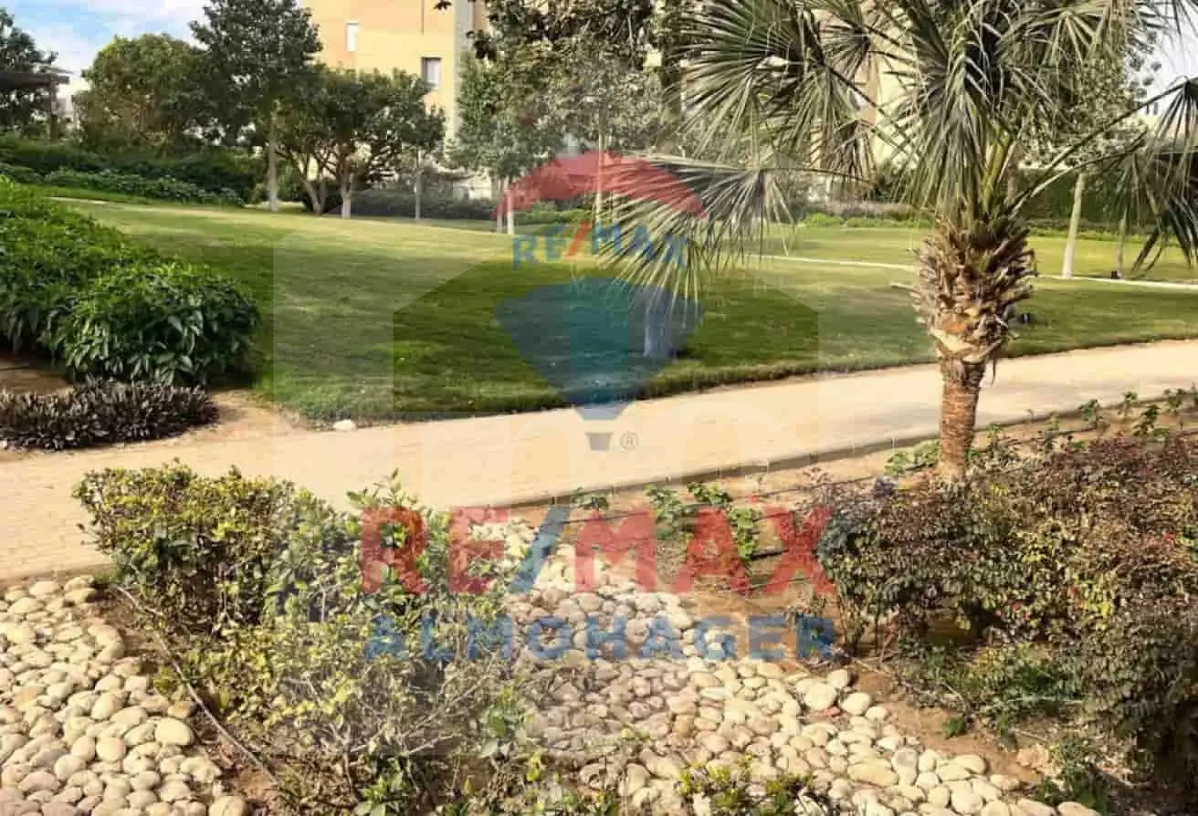 وحدة سكنية للإيجار بحديقة خاصة في بالم باركس - الشيخ زايد