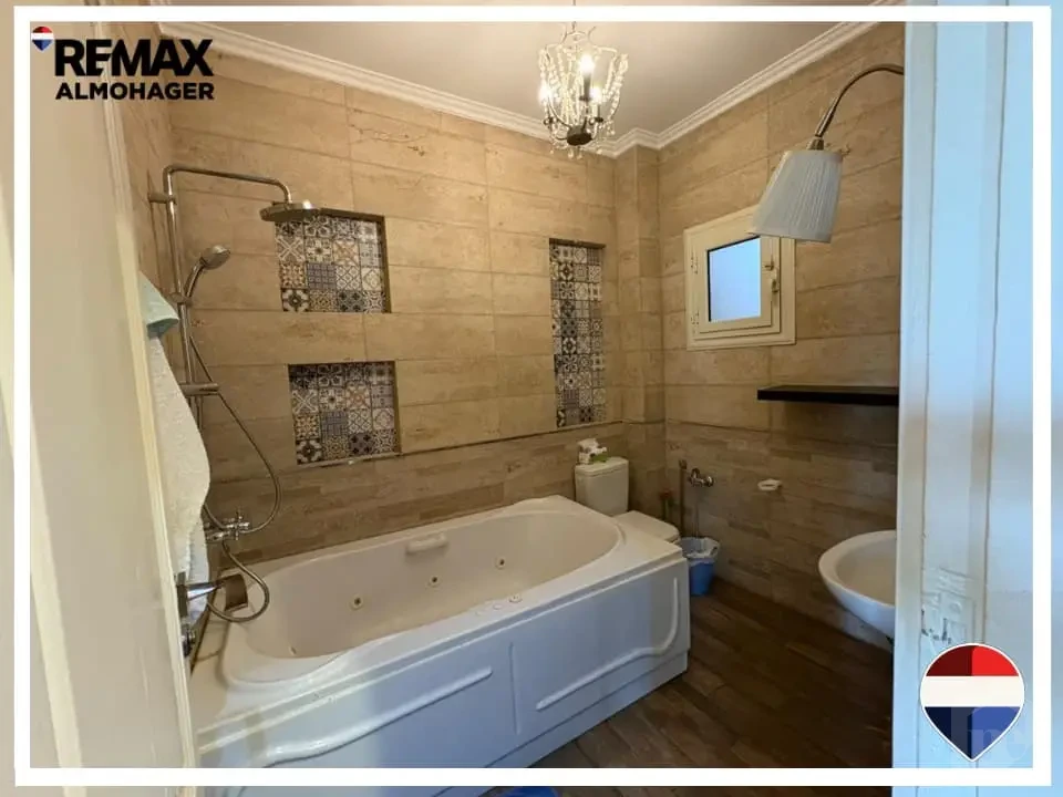 فيلا جاهزة للسكن فوراً للإيجار في كمبوند جرانا – مشطبة بالكامل مع مطبخ وتكييفات، لا يوجد أي شيء ناقص