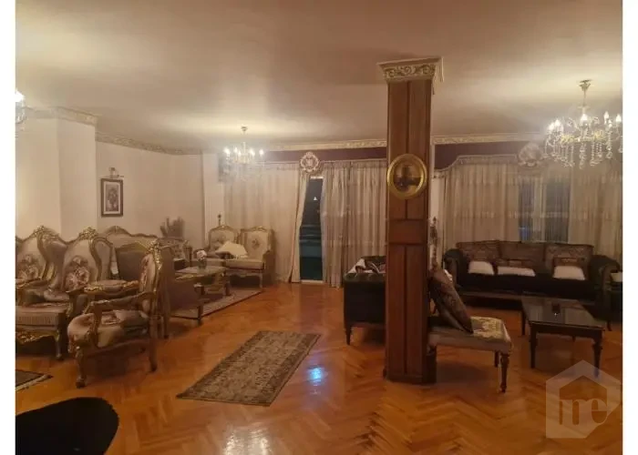 للبيع شقة 300م متشطبة ومفروشة في مصر الجديدة