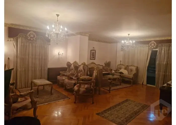 للبيع شقة 300م متشطبة ومفروشة في مصر الجديدة