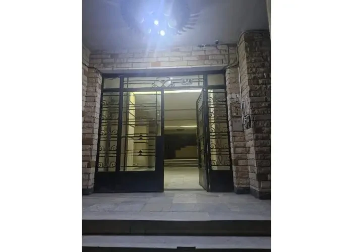 للبيع شقة 300م متشطبة ومفروشة في مصر الجديدة