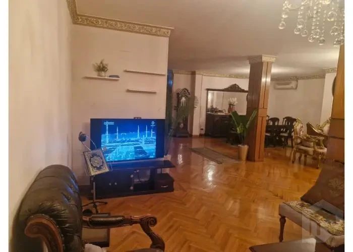 للبيع شقة 300م متشطبة ومفروشة في مصر الجديدة