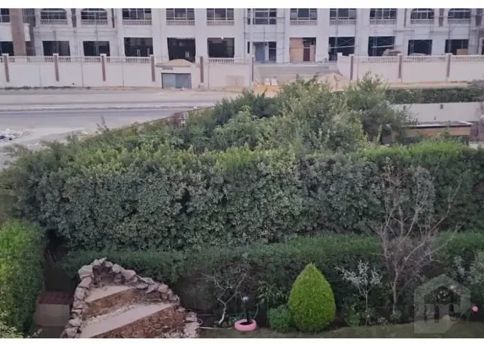 للبيع شقه 3نوم  كمبوند سيزينيا الجامعه الامريكية