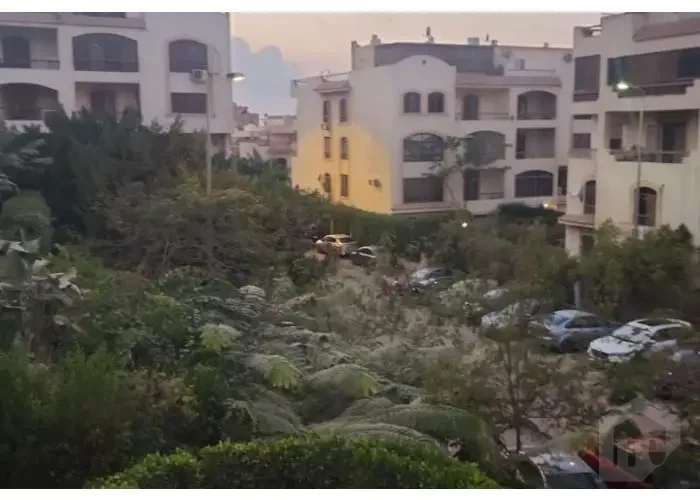 للبيع شقه 3نوم  كمبوند سيزينيا الجامعه الامريكية