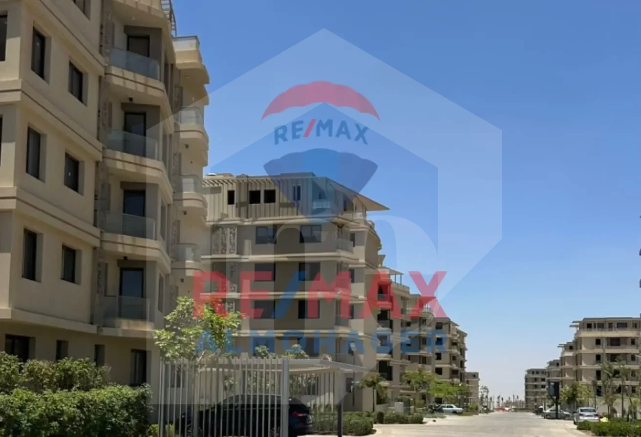 شقة جميلة للبيع في باديه بالم هيلز - تشطيب كامل بإطلالات مفتوحة وخزائن مطبخ وغرفة ملابس