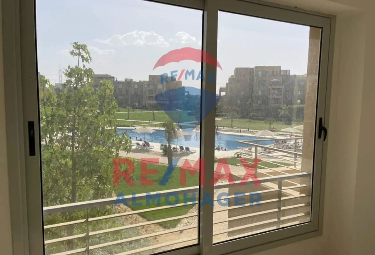 Move-In Ready Apartment with Pool View – Palm Parks