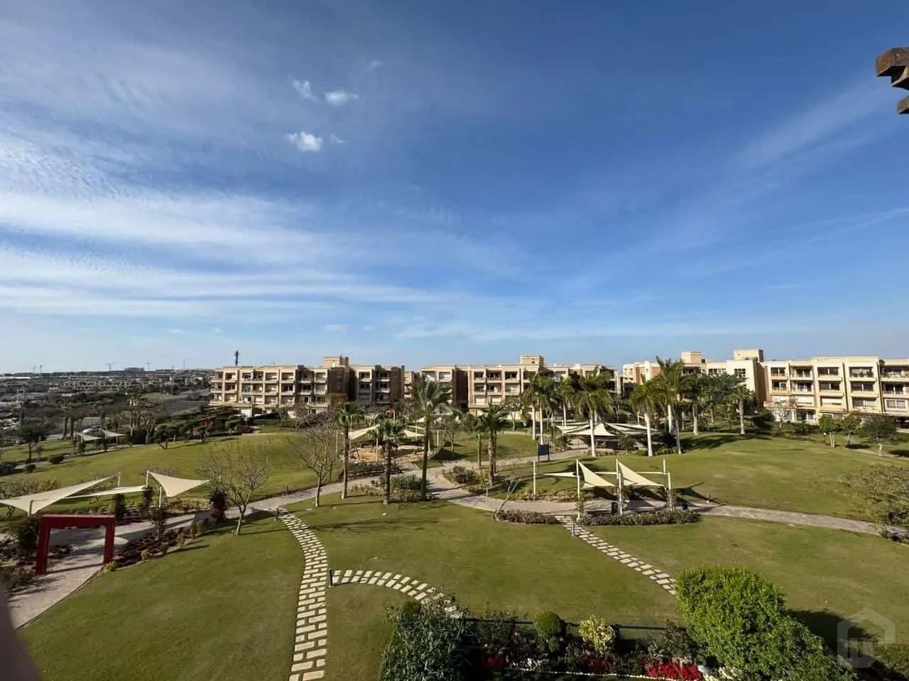 شقة فاخرة للبيع في كارنيل بارك – نيو جيزة بإطلالة خلابة