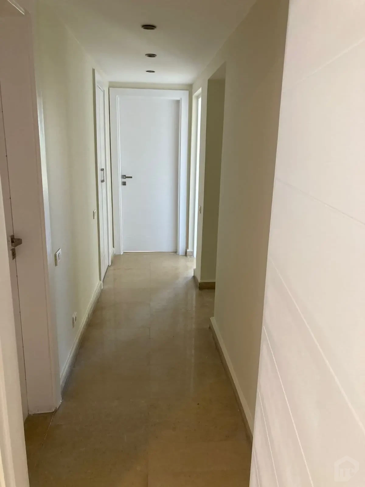 شقة للبيع في كارنيل بارك – مجتمع راقٍ وخدمات متكاملة