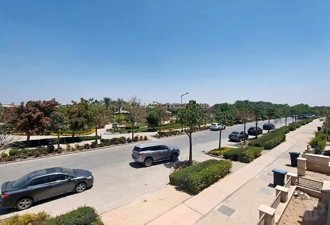 Luxury Fairway Villa for Sale in District One