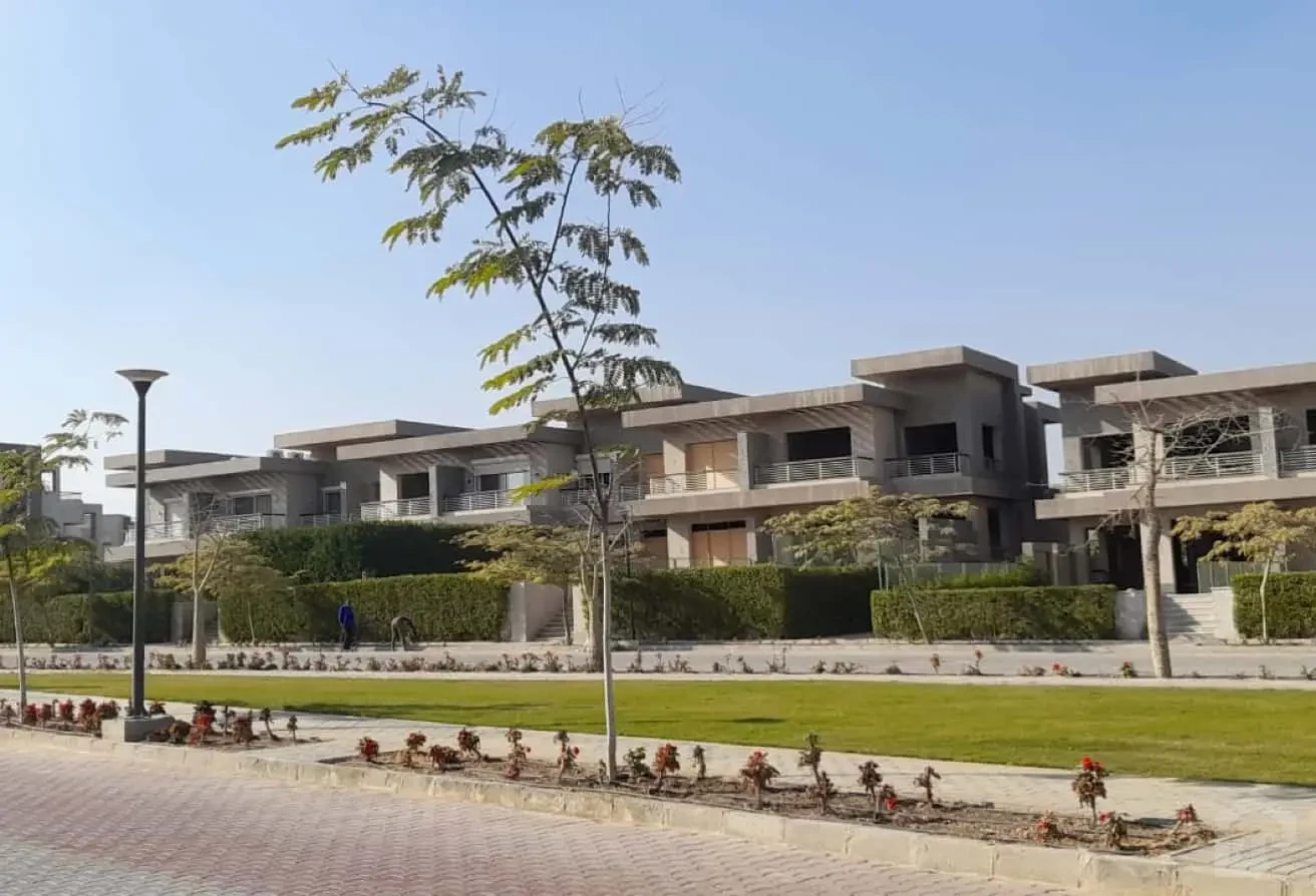 تاون هاوس راقٍ للبيع في إيفوري هيل – تصميم عصري ومساحات واسعة