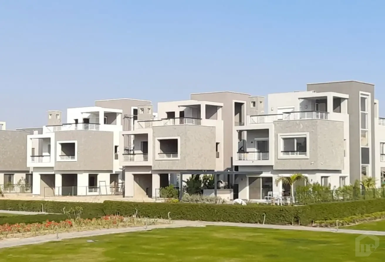 عيش الفخامة في إيفوري هيل – تاون هاوس للبيع بإطلالة خضراء